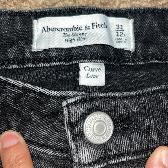 Abercrombie & Fitch Curve Love Skinny High Rise Seam Raw Split Hem Black 31 12R - Picture 12 of 13
